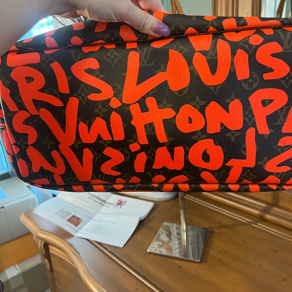 SOLD!!🍊Louis Vuitton Neverfull GM Orange Graffiti 🍊 - Picture 10 of 16